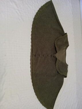 Khaki green corduroy cape with lace at the collar and hem, small fabric button